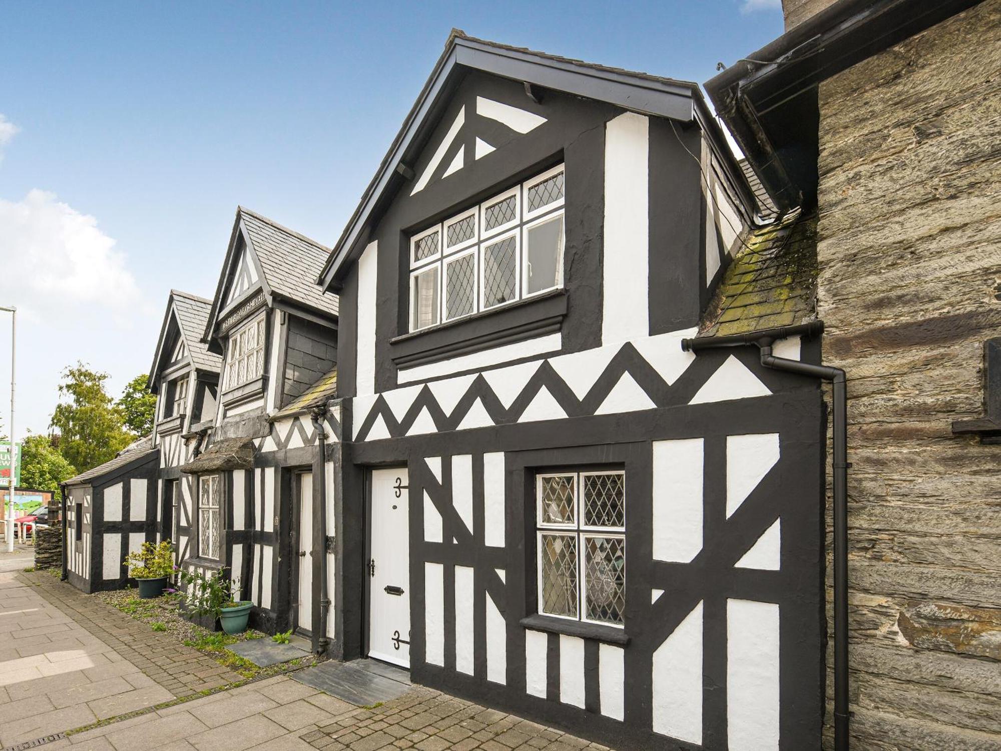 Bwthyn Llys Machynlleth Old Court House Villa Екстериор снимка