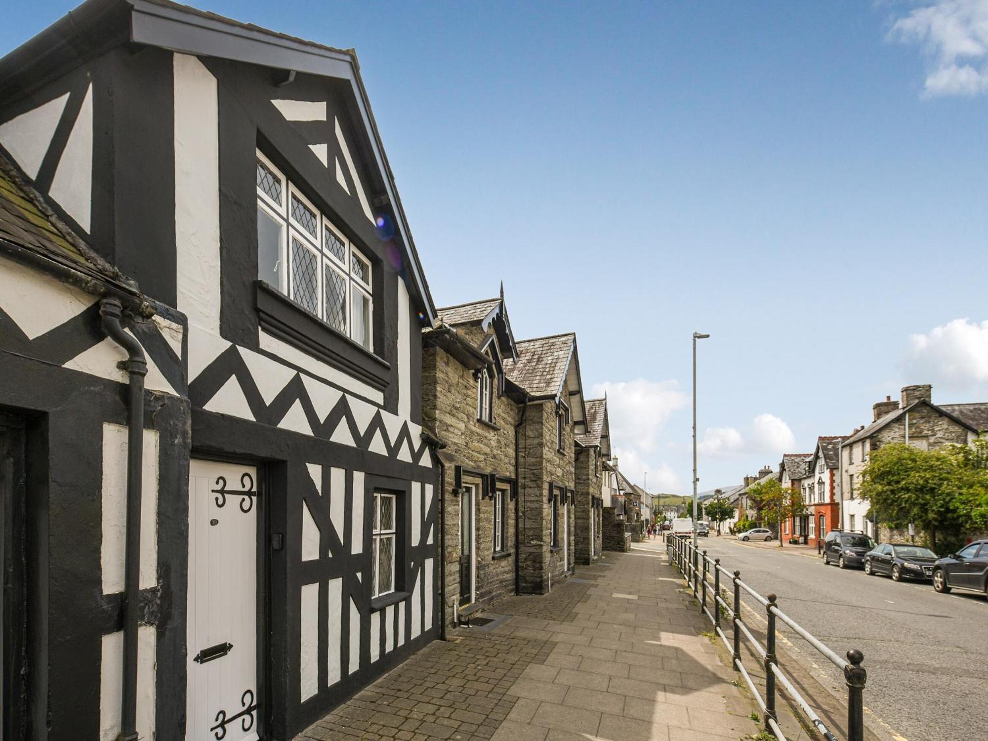 Bwthyn Llys Machynlleth Old Court House Villa Екстериор снимка
